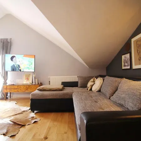 Sunny D&e With Seaview Apartment
